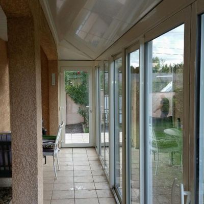 Pose de véranda aluminium blanche avec cheneau tournant à Tarbes (65)