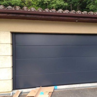 Porte de garage sectionnelle gris anthracite
