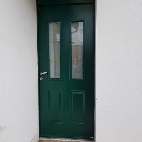 pose d’une porte d’entrée alminium vert RAL 6005