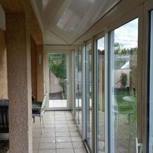 Pose de véranda aluminium blanche avec cheneau tournant à Tarbes (65)